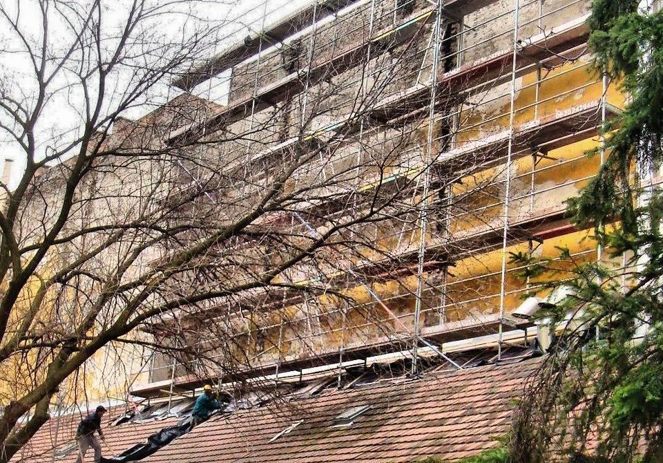Állvány bérlés Budapesten cégeknek: megbízható háttér homlokzati munkákhoz